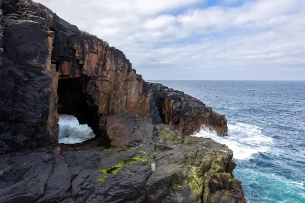 Natural arch, Skelda Ness