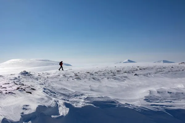 Winter walking, Cairn Lochan